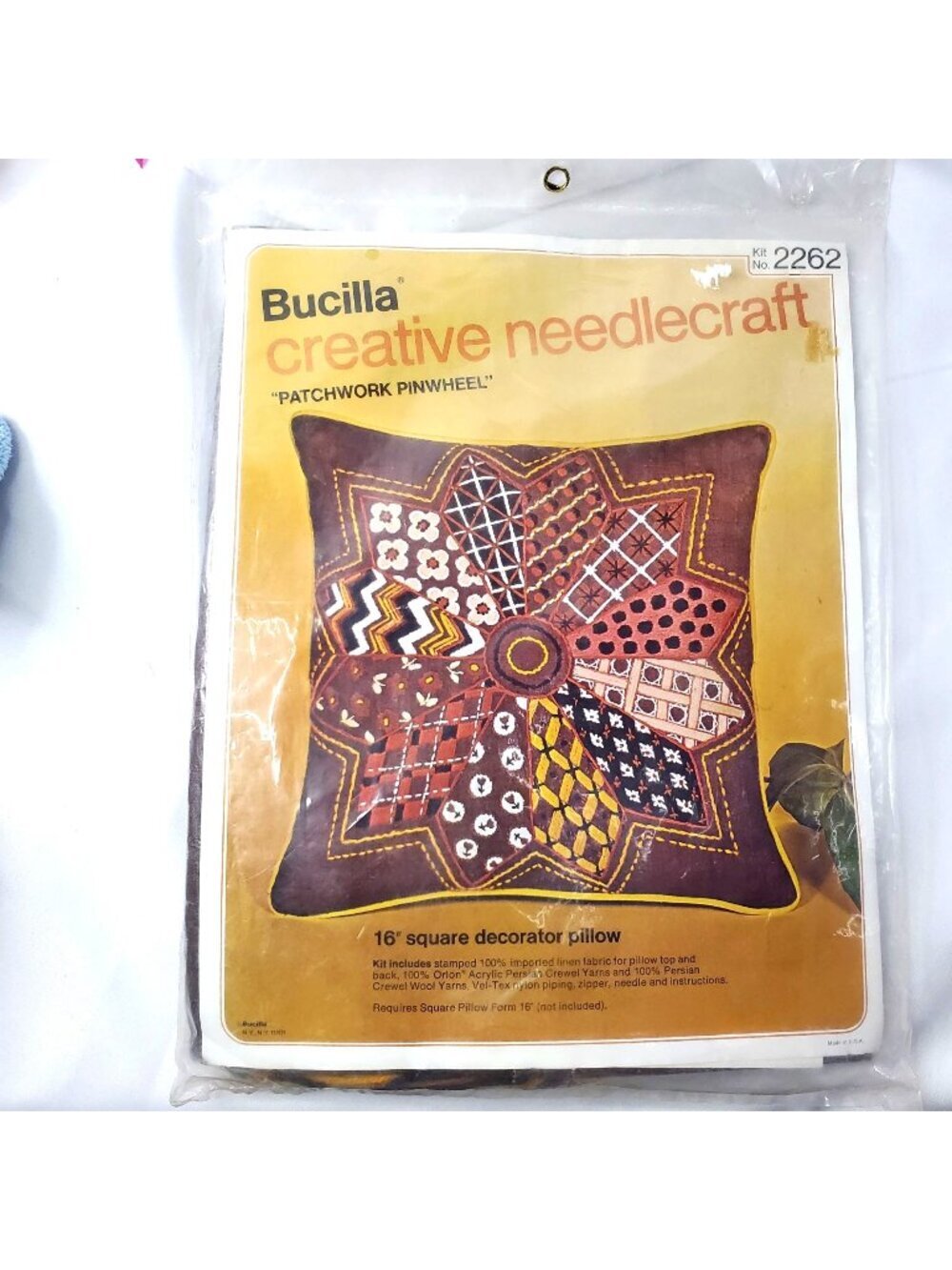 VTG Bucilla Patchwork Pinwheel 16 Inch Square Pillow Needlecraft Kit 2262